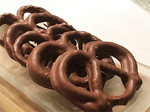 Chocolate Covered Caramel Pretzels